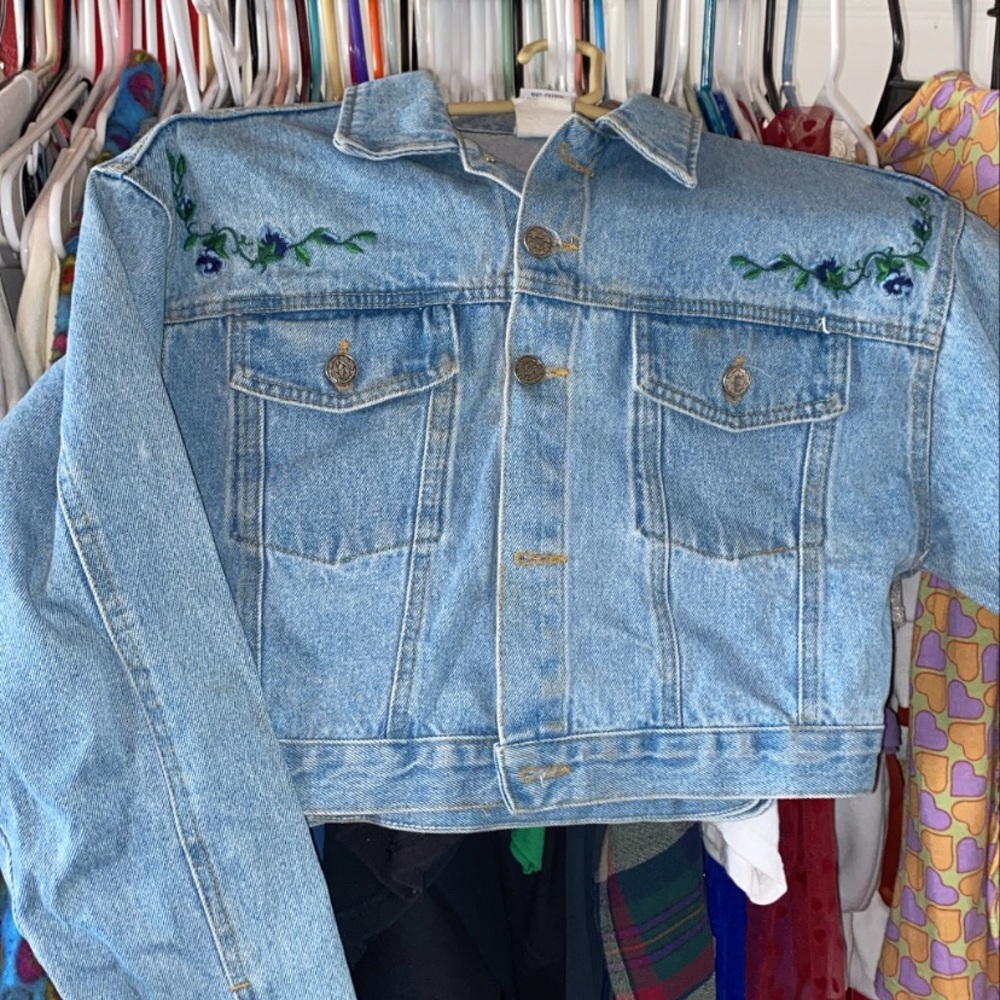 Cropped denim jacket